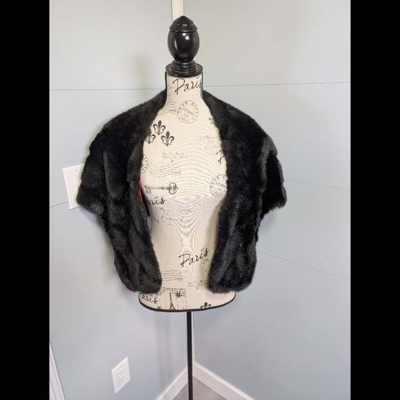Source Unknown Jackets & Blazers - Vintage Black Fur Stole/Cape - Fur Type Unknown